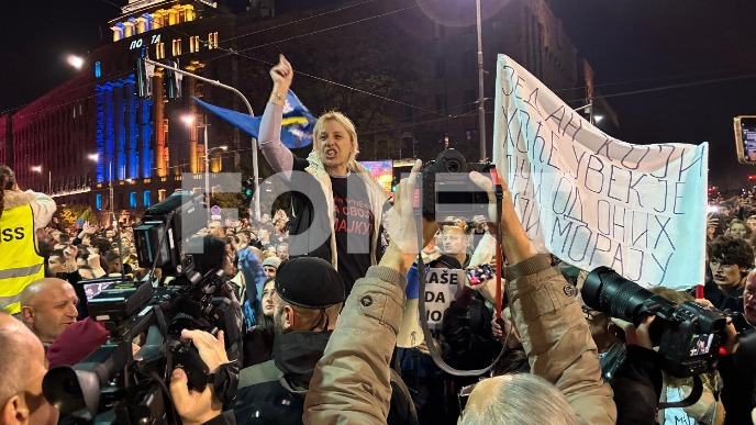 Zaustaviti muziku, ili ulazimo